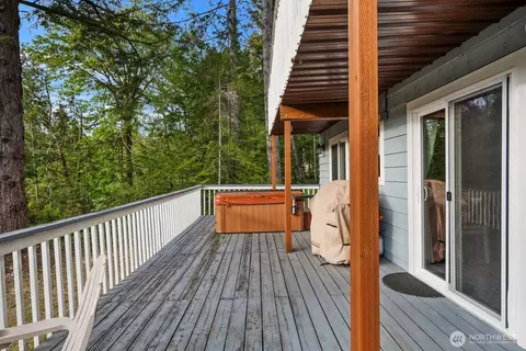 Exterior - 61 E Orchard Beach Dr, Grapeview, WA 98546 photo 2 of 7