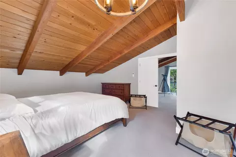 Bedroom - 61 E Orchard Beach Dr, Grapeview, WA 98546 photo 3 of 4