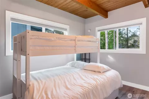 Bedroom - 61 E Orchard Beach Dr, Grapeview, WA 98546 photo 1 of 4