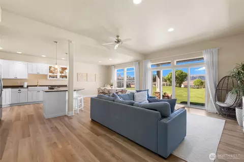 9234 Canyon Dr NW #C10, Quincy, WA 98848