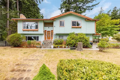 1127 SW Fairhaven Dr, Oak Harbor, WA 98277