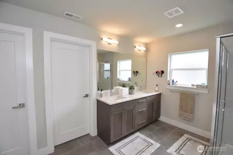 Bath - 2118 228th Pl SW #EP 36, Bothell, WA 98021 photo 4 of 5