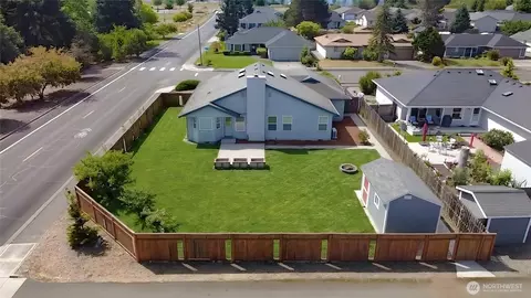 View/Area - 972 E Spruce St, Sequim, WA 98382 photo 2 of 8