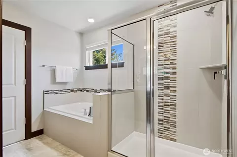 Bath - 14725 41st Ave SE, Bothell, WA 98012 photo 3 of 4