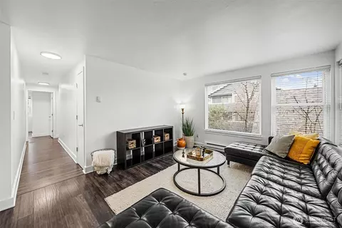 4111 Whitman Ave N #402, Seattle, WA 98103