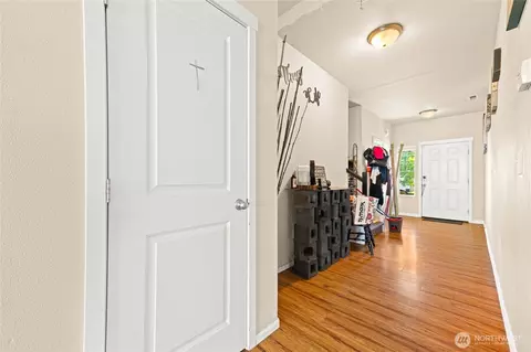 Entry Way - 1905 198th St E, Spanaway, WA 98387 photo 2 of 3