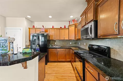 Kitchen - 1905 198th St E, Spanaway, WA 98387 photo 4 of 7