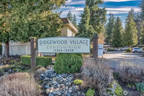 12528 NE 117th Pl #E1, Kirkland, WA 98034