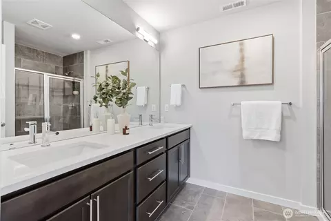 Bath - 309 207th Pl SE, Bothell, WA 98012 photo 3 of 4