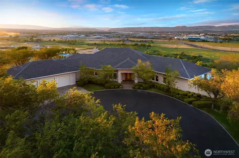 24 Eagle Crest Dr, Union Gap, WA 98903