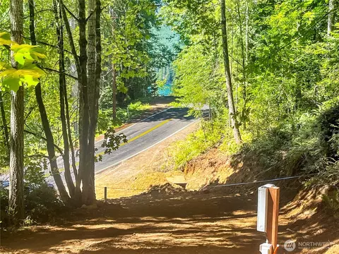 4840 N Lake Cushman Rd, Hoodsport, WA 98548