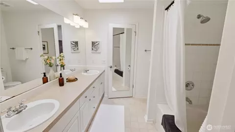 Bath - 424 228th St SW #H203, Bothell, WA 98021 photo 3 of 3