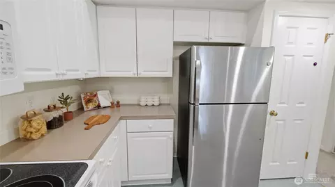 Kitchen - 424 228th St SW #H203, Bothell, WA 98021 photo 4 of 4