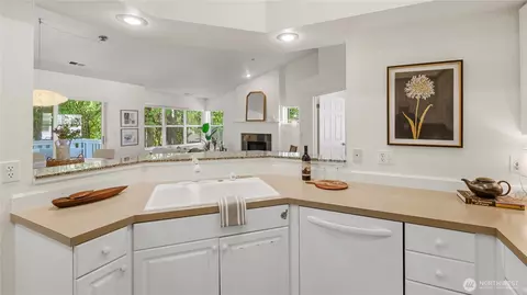 Kitchen - 424 228th St SW #H203, Bothell, WA 98021 photo 2 of 4