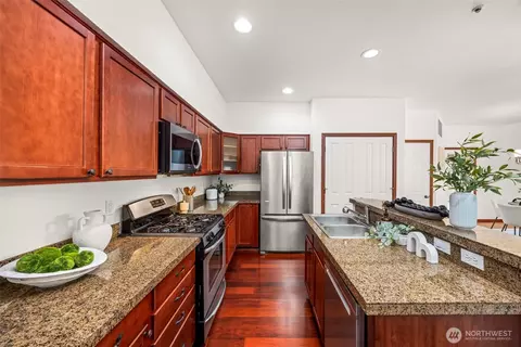 Kitchen - 21622 11th Ct SE, Bothell, WA 98021 photo 4 of 5