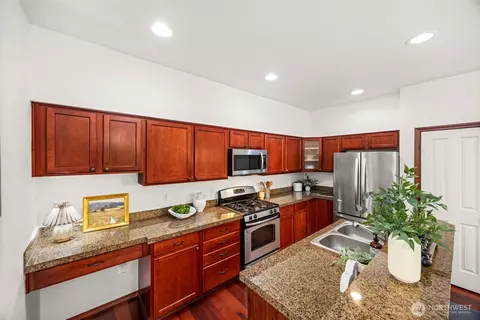 Kitchen - 21622 11th Ct SE, Bothell, WA 98021 photo 3 of 5