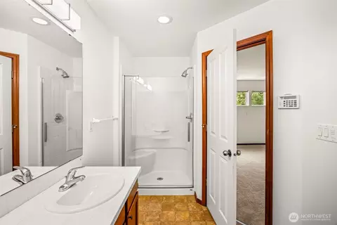 Bath - 21622 11th Ct SE, Bothell, WA 98021 photo 4 of 4