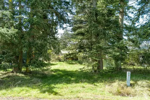 3544 Smugglers Cove Rd, Greenbank, WA 98253