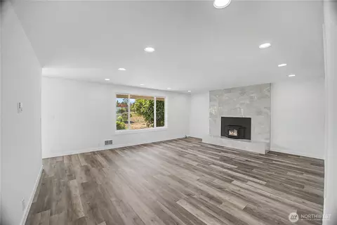 Living - 921 W Oak Ct, Sequim, WA 98382 photo 2 of 4