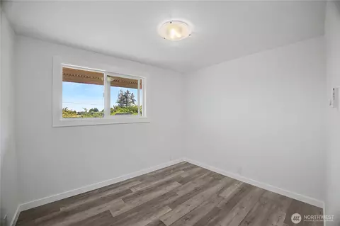 Bedroom - 921 W Oak Ct, Sequim, WA 98382 photo 1 of 4