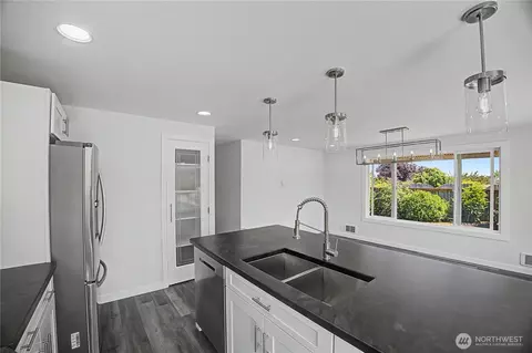 Kitchen - 921 W Oak Ct, Sequim, WA 98382 photo 3 of 7