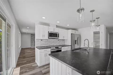 Kitchen - 921 W Oak Ct, Sequim, WA 98382 photo 5 of 7