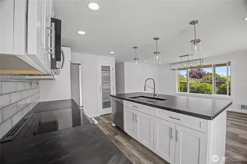 Kitchen - 921 W Oak Ct, Sequim, WA 98382 photo 2 of 7