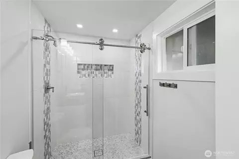 Bath - 921 W Oak Ct, Sequim, WA 98382 photo 4 of 4