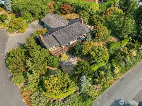 8811 NE 15th Pl, Clyde Hill, WA 98004