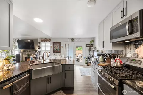 Kitchen - 103 Corrin Ct NW, Orting, WA 98360 photo 2 of 2