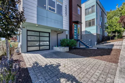2337 W Plymouth St, Seattle, WA 98199