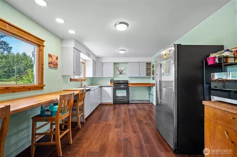 Kitchen - 7624 Oat Coles Rd, Everson, WA 98247 photo 2 of 2