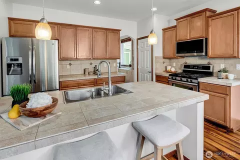 Kitchen - 22917 42nd Dr SE, Bothell, WA 98021 photo 2 of 4
