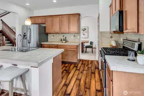 Kitchen - 22917 42nd Dr SE, Bothell, WA 98021 photo 3 of 4