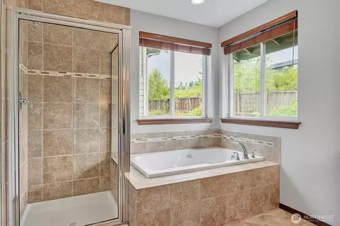 Bath - 22917 42nd Dr SE, Bothell, WA 98021 photo 3 of 5