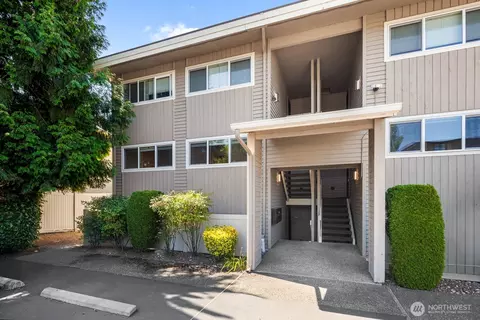 725 9th Ave S #201, Kirkland, WA 98033