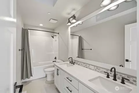 Bath - 18527 Meridian Ave SE, Bothell, WA 98012 photo 7 of 7