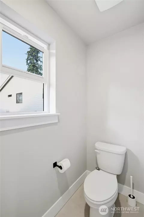 Bath - 18527 Meridian Ave SE, Bothell, WA 98012 photo 6 of 7