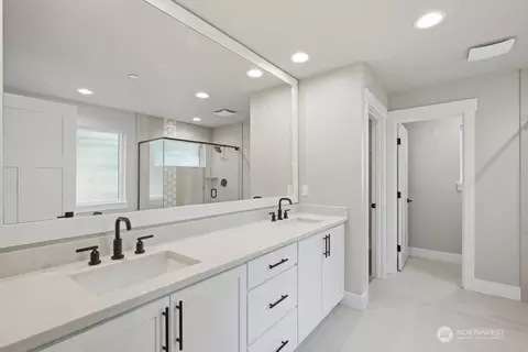 Bath - 18527 Meridian Ave SE, Bothell, WA 98012 photo 3 of 7