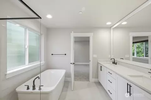 Bath - 18527 Meridian Ave SE, Bothell, WA 98012 photo 5 of 7
