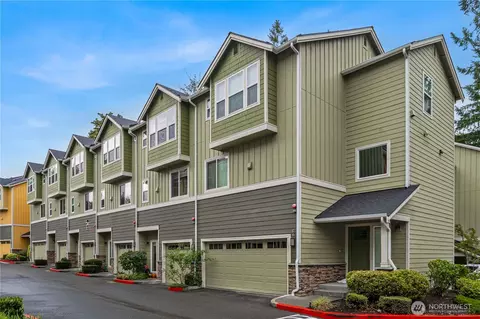 23000 NE 8th St #E5, Sammamish, WA 98074
