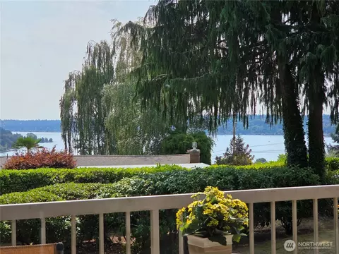 18540 63rd Ave NE, Kenmore, WA 98028