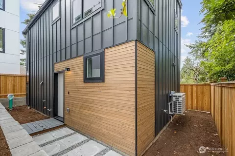 1214 NE 100th St, Seattle, WA 98125