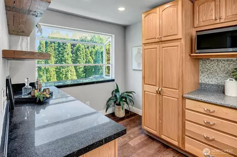 Kitchen - 11918 NE 159th St, Bothell, WA 98011 photo 4 of 5