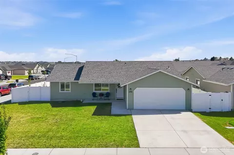 1305 W Polo Ridge Dr, Moses Lake, WA 98837