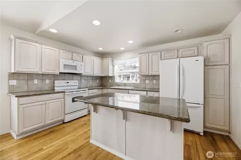 Kitchen - 1550 Mountain View Dr #C, Enumclaw, WA 98022 photo 1 of 3