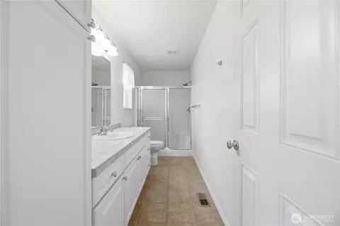 Bath - 1550 Mountain View Dr #C, Enumclaw, WA 98022 photo 2 of 4