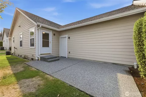 Exterior - 1550 Mountain View Dr #C, Enumclaw, WA 98022 photo 6 of 7