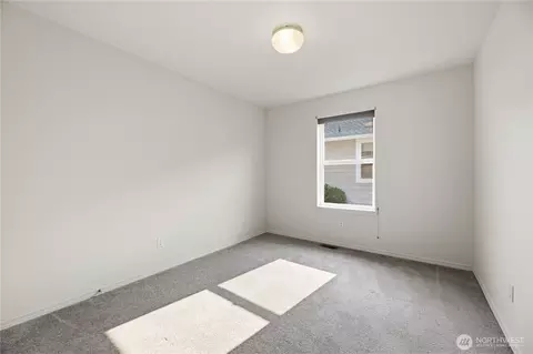 Bedroom - 1550 Mountain View Dr #C, Enumclaw, WA 98022 photo 4 of 7
