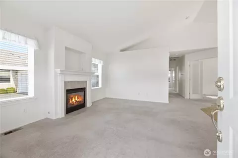 Living - 1550 Mountain View Dr #C, Enumclaw, WA 98022 photo 1 of 5